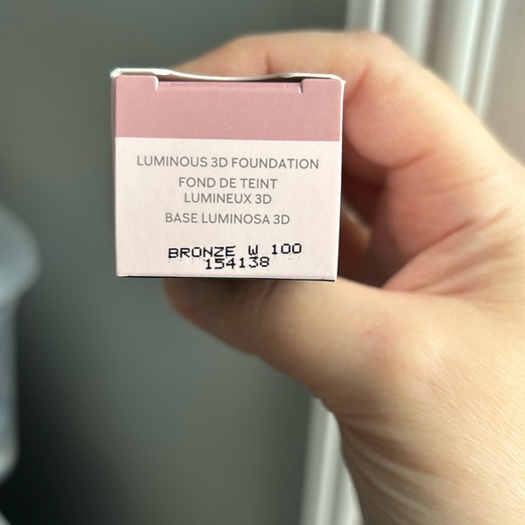 Bronze W100- Mary Kay Timewise Luminous 3D Foundation - Picture 2 of 4